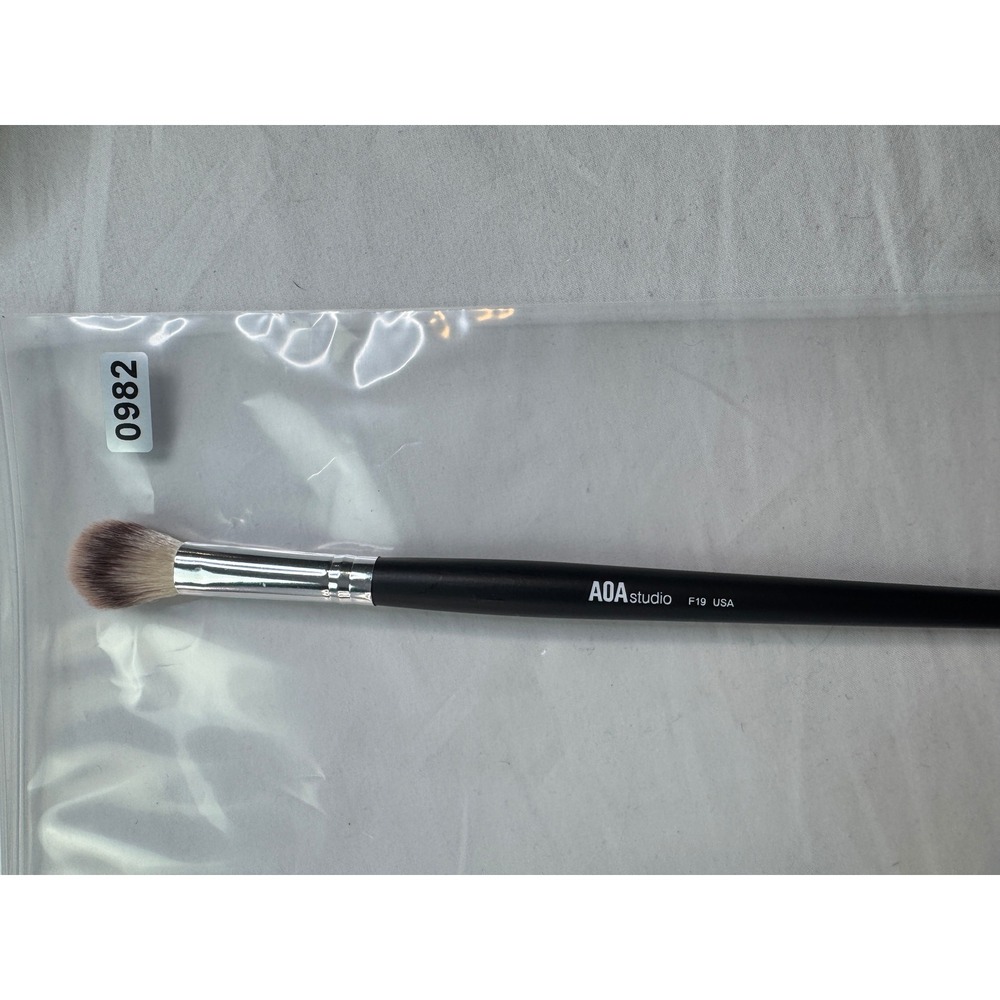 AOA Studio F19 USA Tapered Highlighter Blending Makeup Brush Black Silver